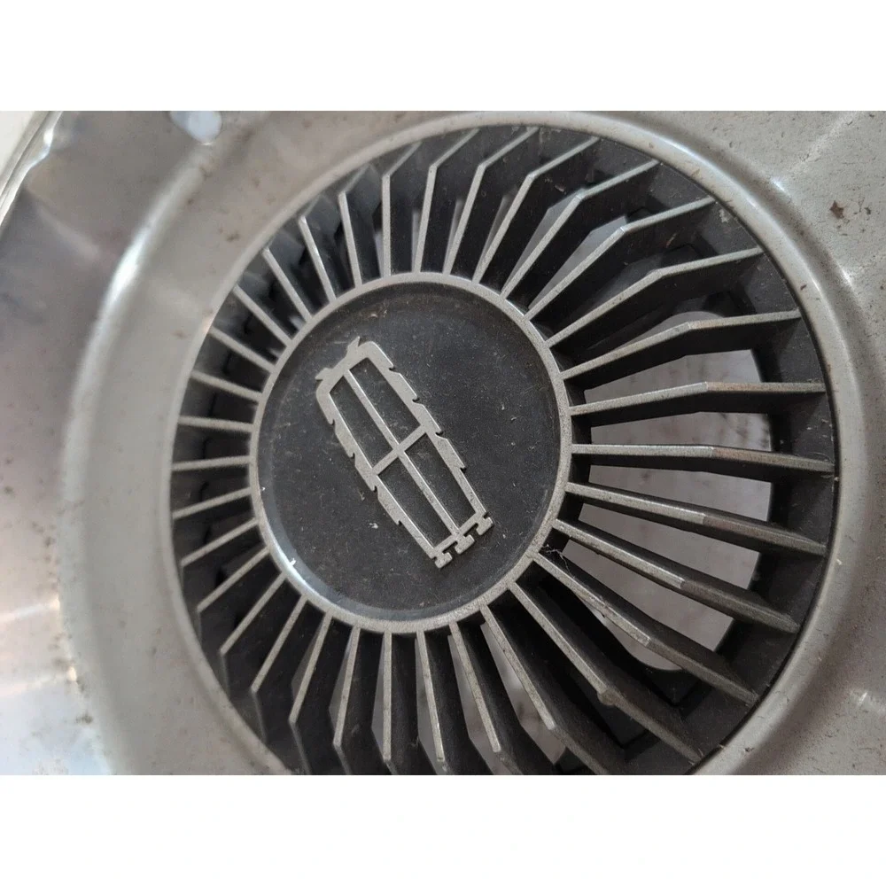 (1) Vintage OEM 1979-87 Mercury Grand Marquis 14